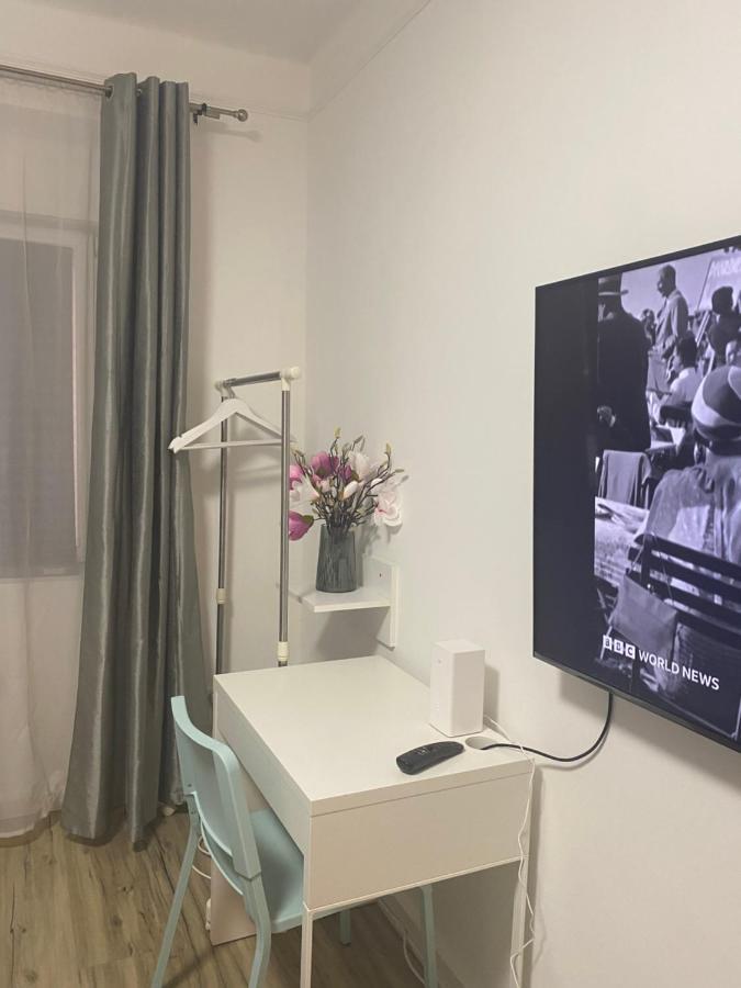 Tatra Apartment By The Danube Fully Accessible Budapest Exteriör bild