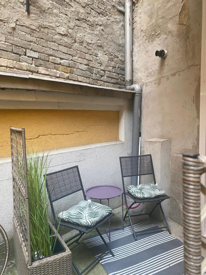 Tatra Apartment By The Danube Fully Accessible Budapest Exteriör bild
