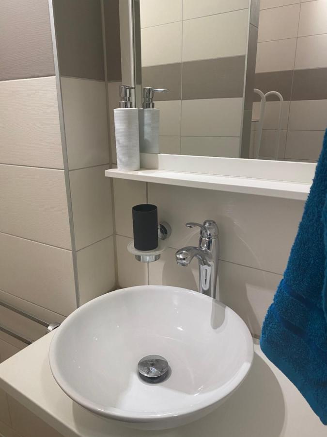 Tatra Apartment By The Danube Fully Accessible Budapest Exteriör bild